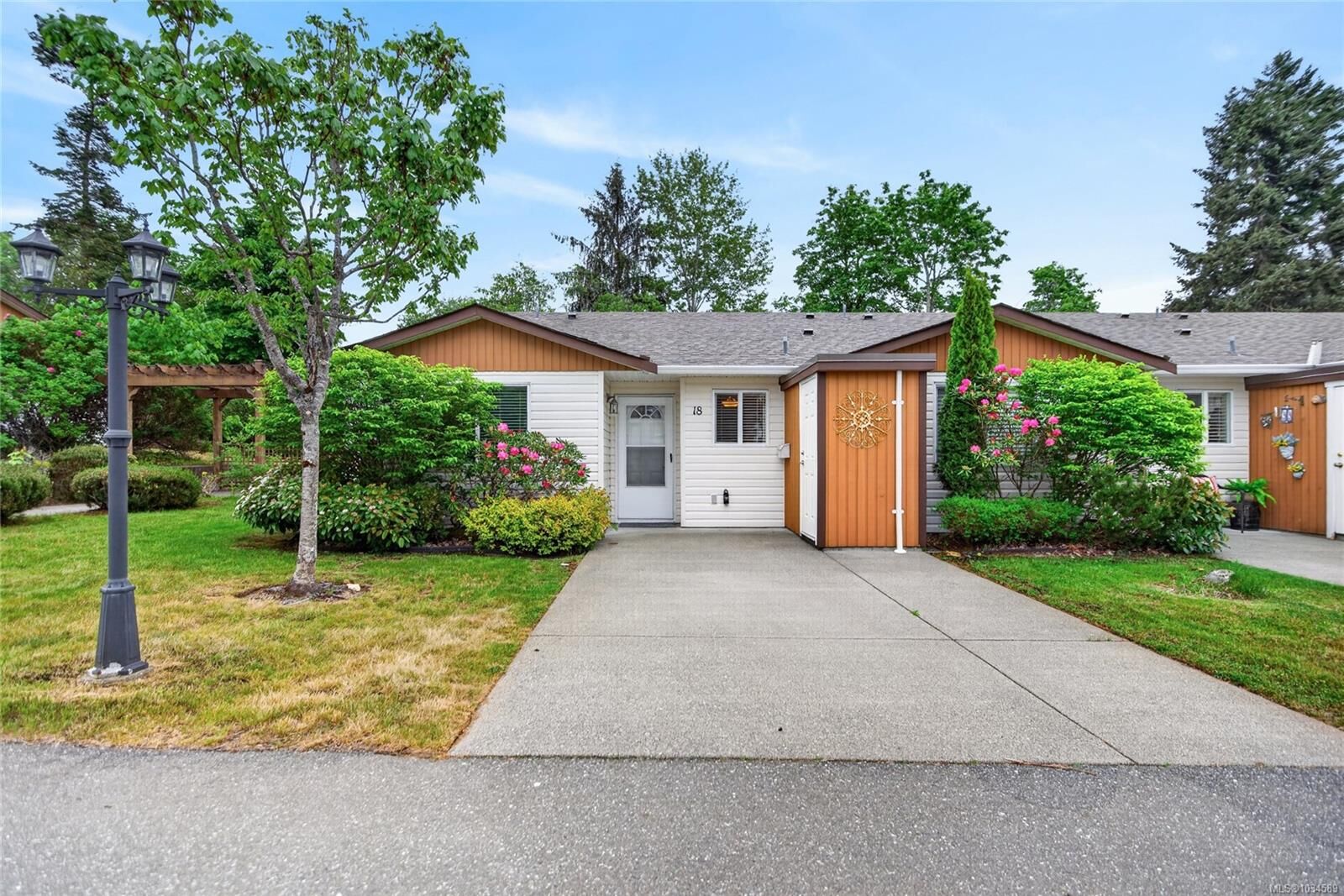 Property Photo:  2197 Murrelet Dr 18  BC V9M 3Y1 