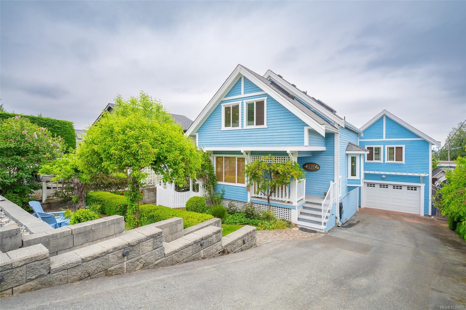 Property Photo:  437 Davis Rd  BC V9G 1V5 