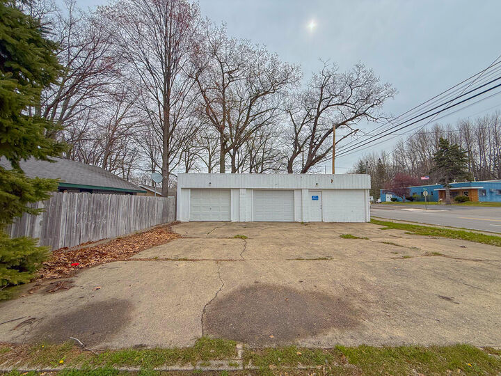 Property Photo: 4082 W Houghton Lake Drive MI 48629