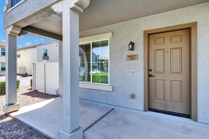 Property Photo:  907 S Henry Lane  AZ 85296 