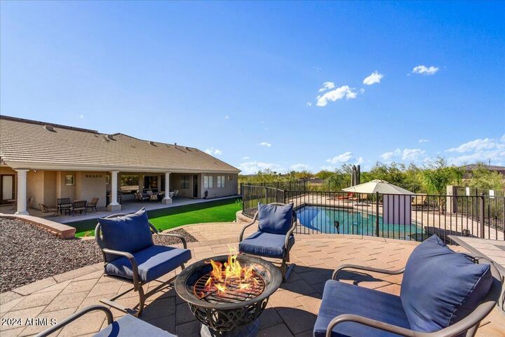 Property Photo: 412 E Yearling Road AZ 85085