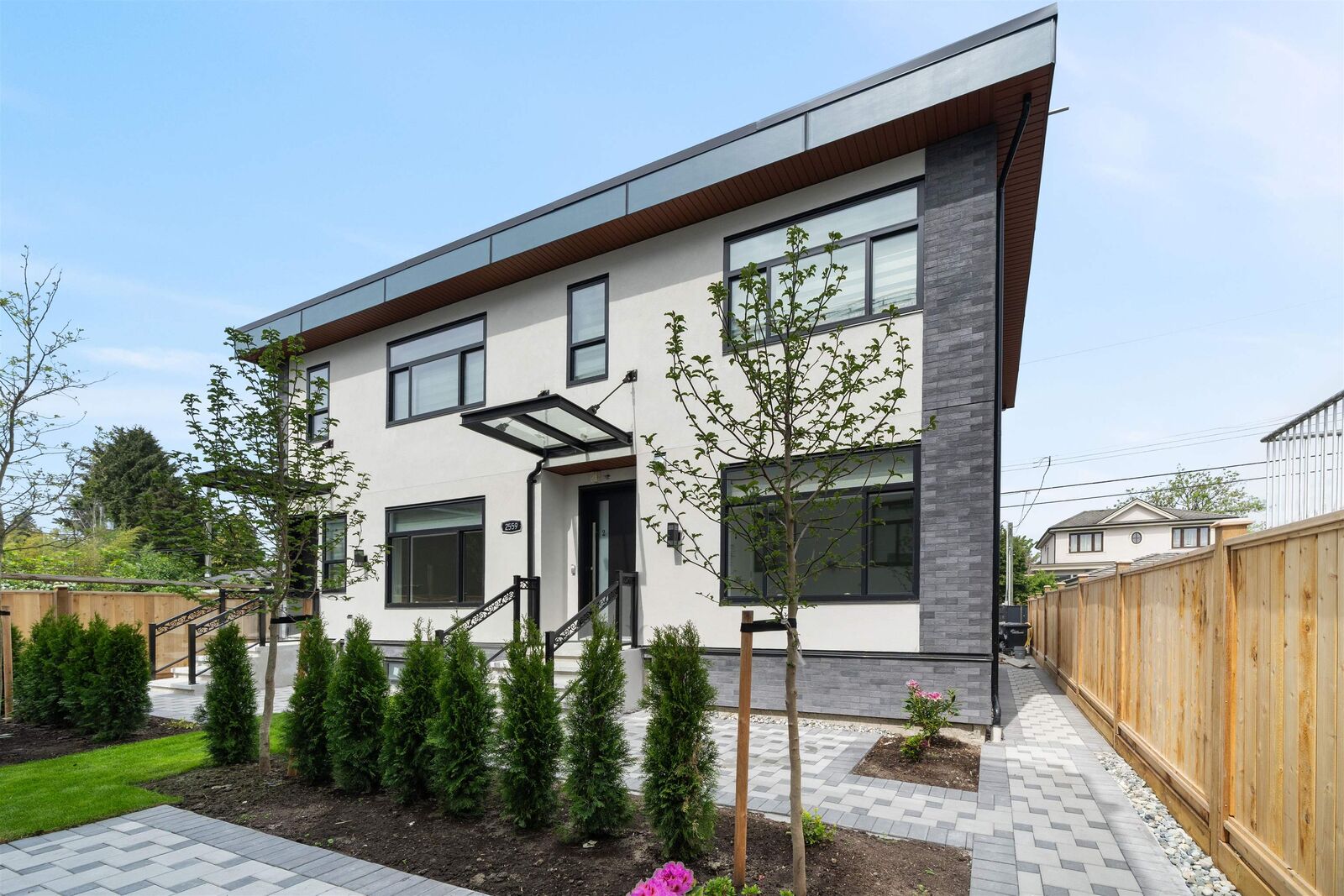 Property Photo:  2559 W King Edward Avenue 2  BC V6L 1T5 