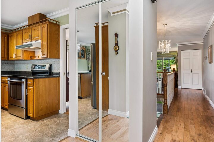 Property Photo:  2988 Horn Street 1  BC V2S 3C1 
