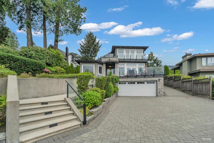 Property Photo:  2567 Lawson Avenue  BC V7V 2G1 