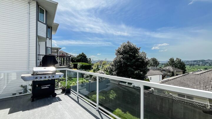 Photo de la propriété:  1161 Coutts Way  BC V3C 6B6 