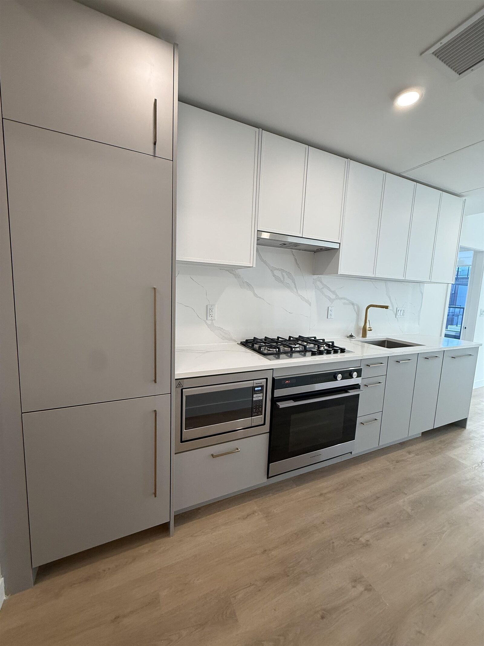 Property Photo:  600 Rochester Avenue 309  BC V3K 2V5 