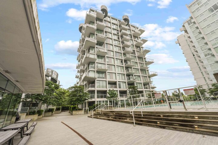 2221 E 30th Avenue 806 — photo 1