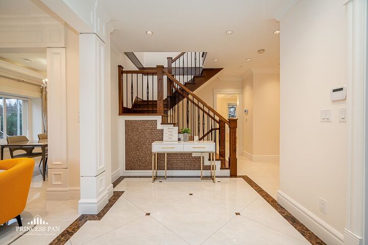 Property Photo:  4xxx-1 W 28 Street  BC V6S 1S7 