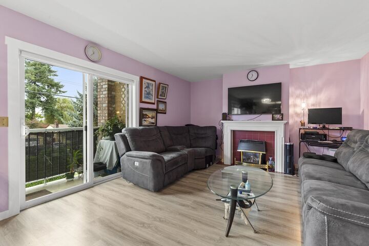 Property Photo: 32821 6 Avenue 11 BC V2V 6L1
