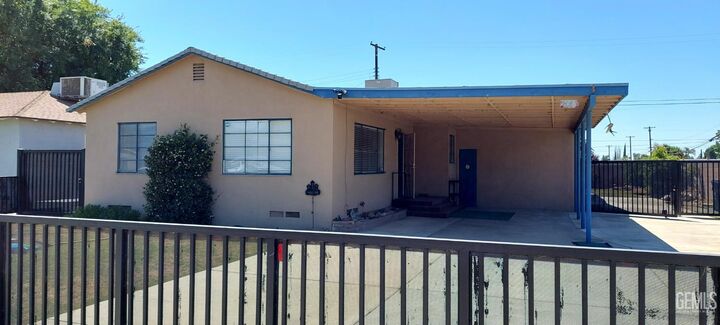 Property Photo:  1001 Cedar Avenue  CA 93280 