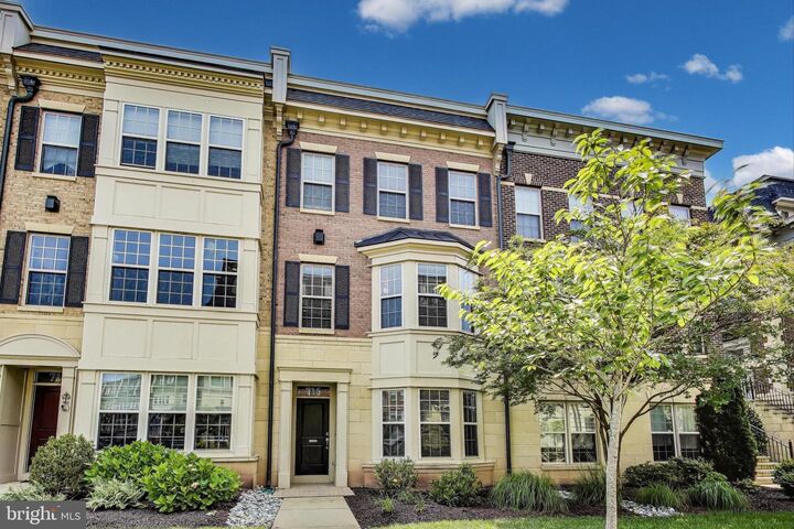 Property Photo:  716 River Mist Drive  MD 20745 