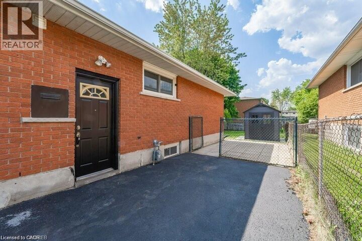 Property Photo:  142 Fairway Road North Lower  ON N2A 2N6 