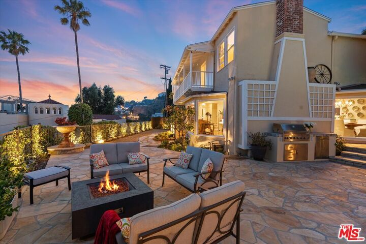 Property Photo: 7965 Fareholm Dr CA 90046