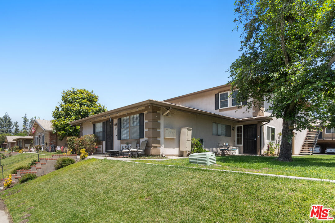 Property Photo:  1021 W Sierra Madre Ave  CA 91702 