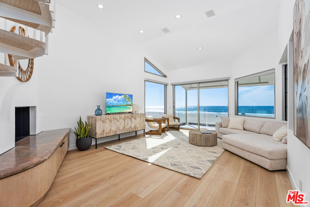 Property Photo:  4 Jib St  CA 90292 