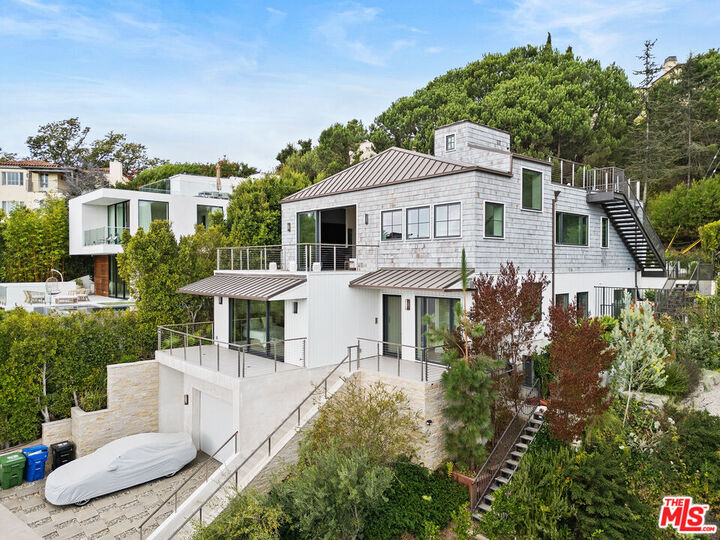 Property Photo:  1324 Monument St  CA 90272 