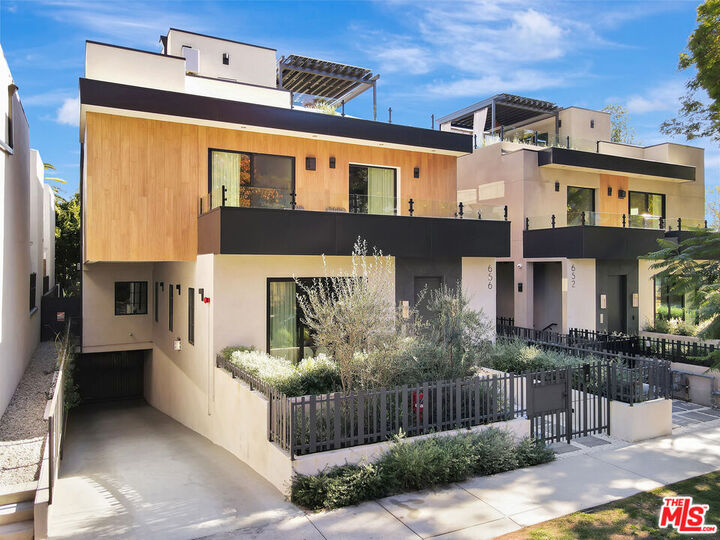 Property Photo:  652 Huntley Dr  CA 90069 