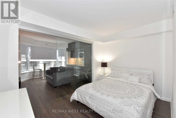 Property Photo:  155 Yorkville Avenue 1209  ON M5R 1C4 