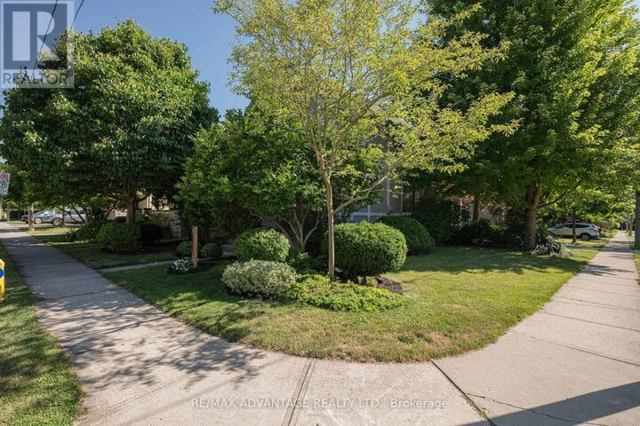 Property Photo:  110 Marley Place East  ON N6C 1S8 