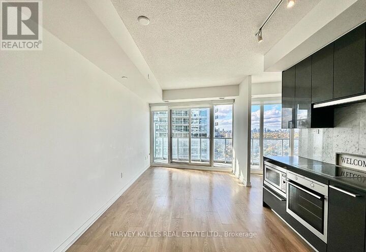 Property Photo:  115 McMahon Drive 3202  ON M2K 0E3 