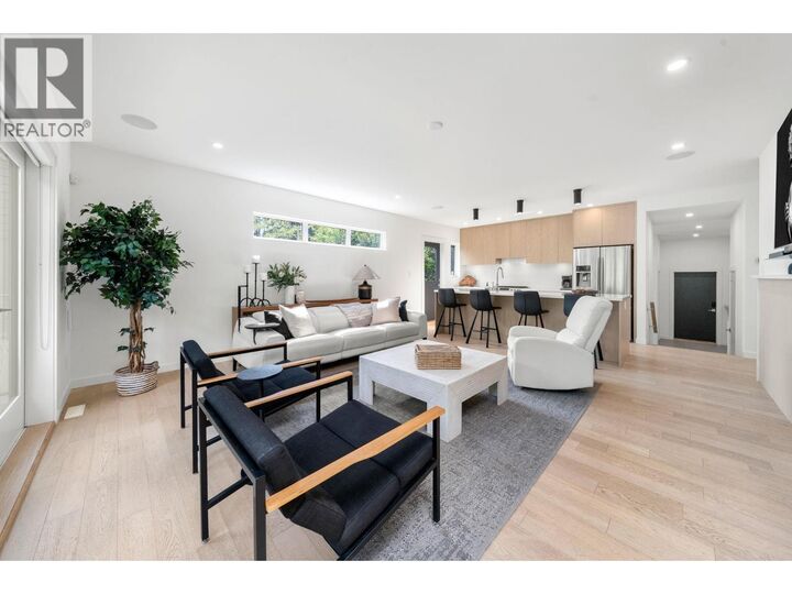 Property Photo:  2025 Mackay Avenue  BC V7P 2M8 