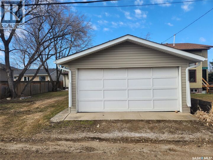 Property Photo:  1018 108th Avenue  SK S0E 1T0 