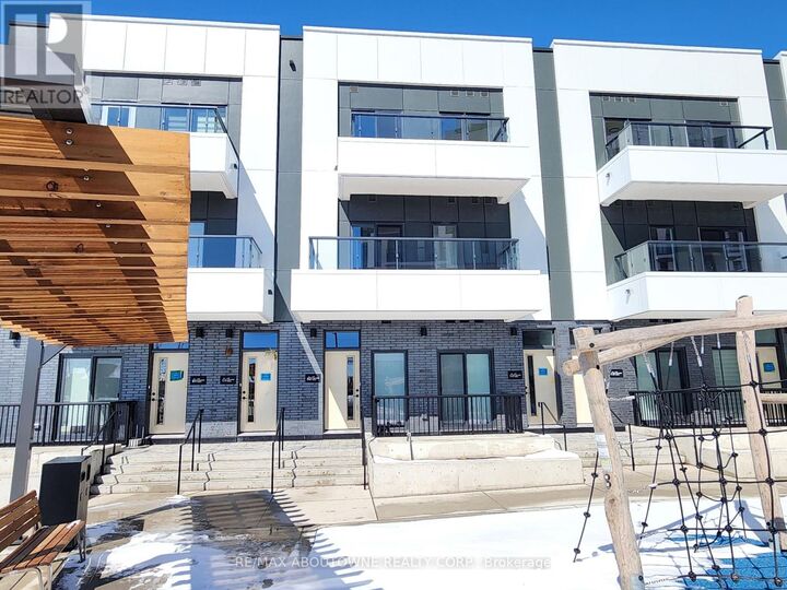 Property Photo:  20 Lagerfeld Drive 12  ON L7A 5L4 