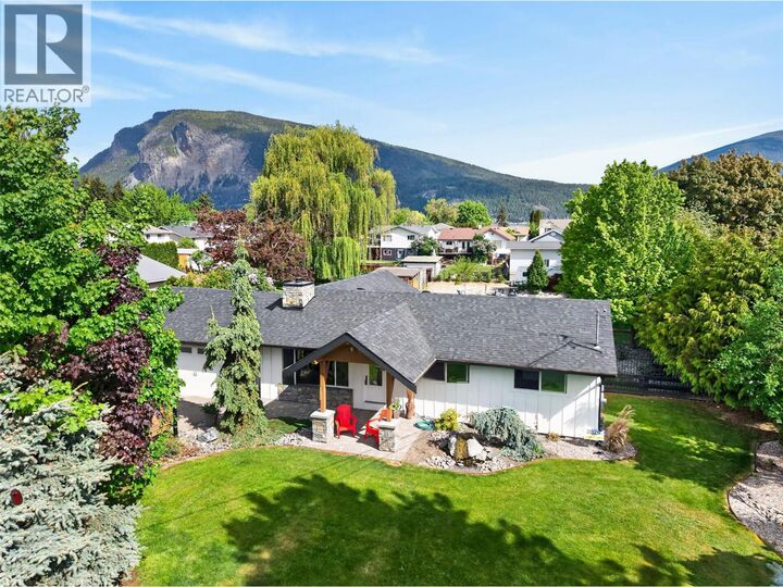 Property Photo:  5421 71 Avenue Northeast  BC V0E 1K0 