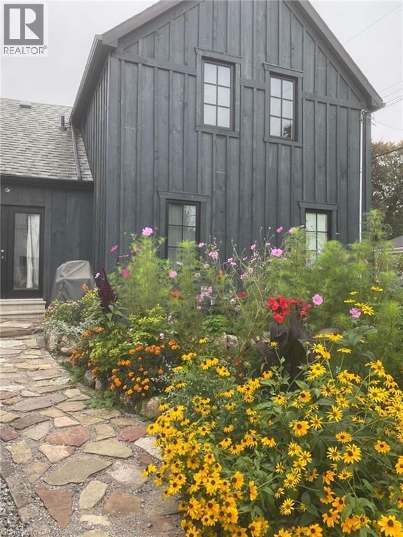 Property Photo:  446 Macnab Street North  ON L8L 1L4 