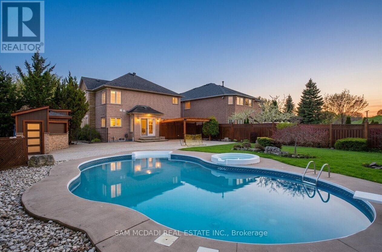 Property Photo:  1159 Barnswallow Court  ON L5V 2J6 