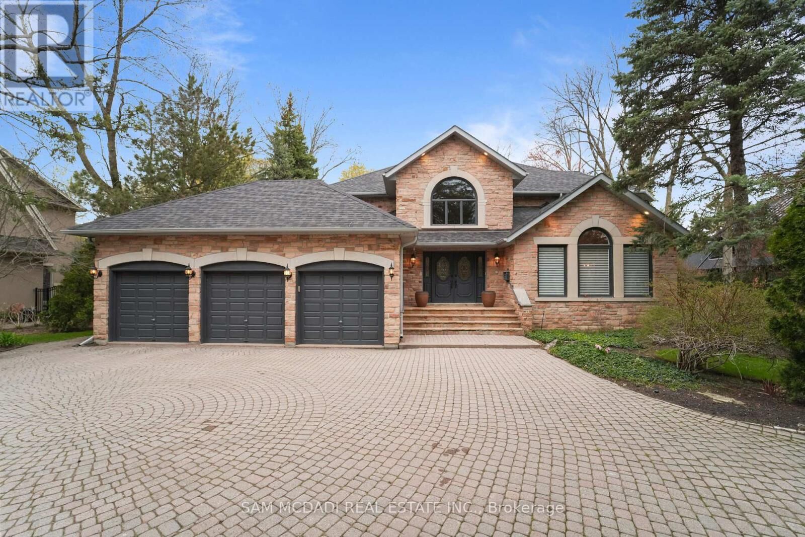 Property Photo:  495 Meadow Wood Road  ON L5J 2S4 