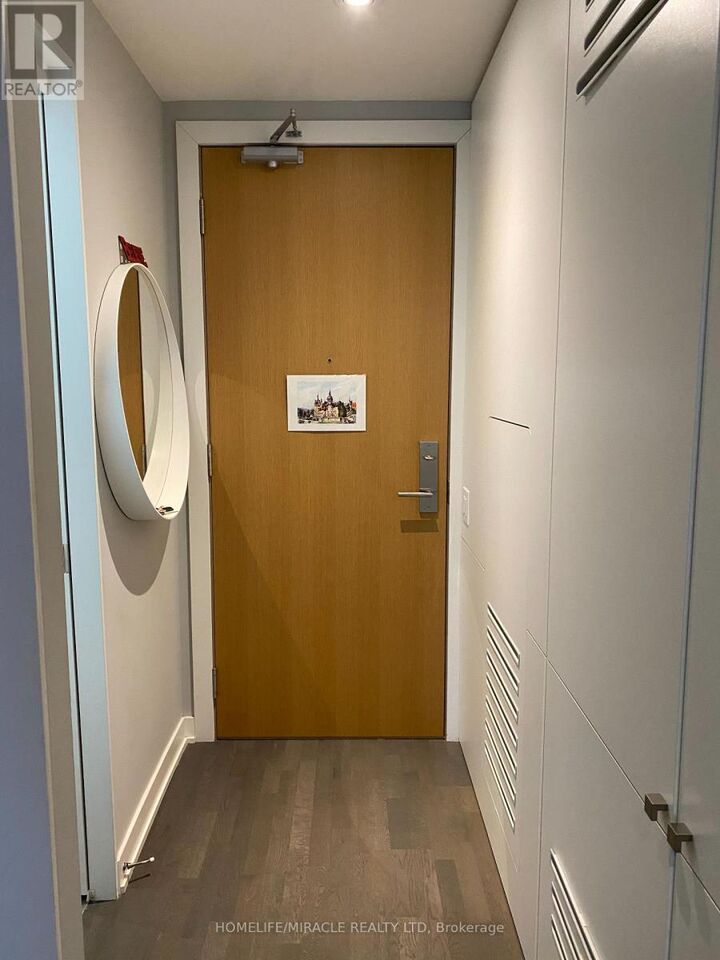 Property Photo:  629 King Street West 1215  ON M5V 1M5 