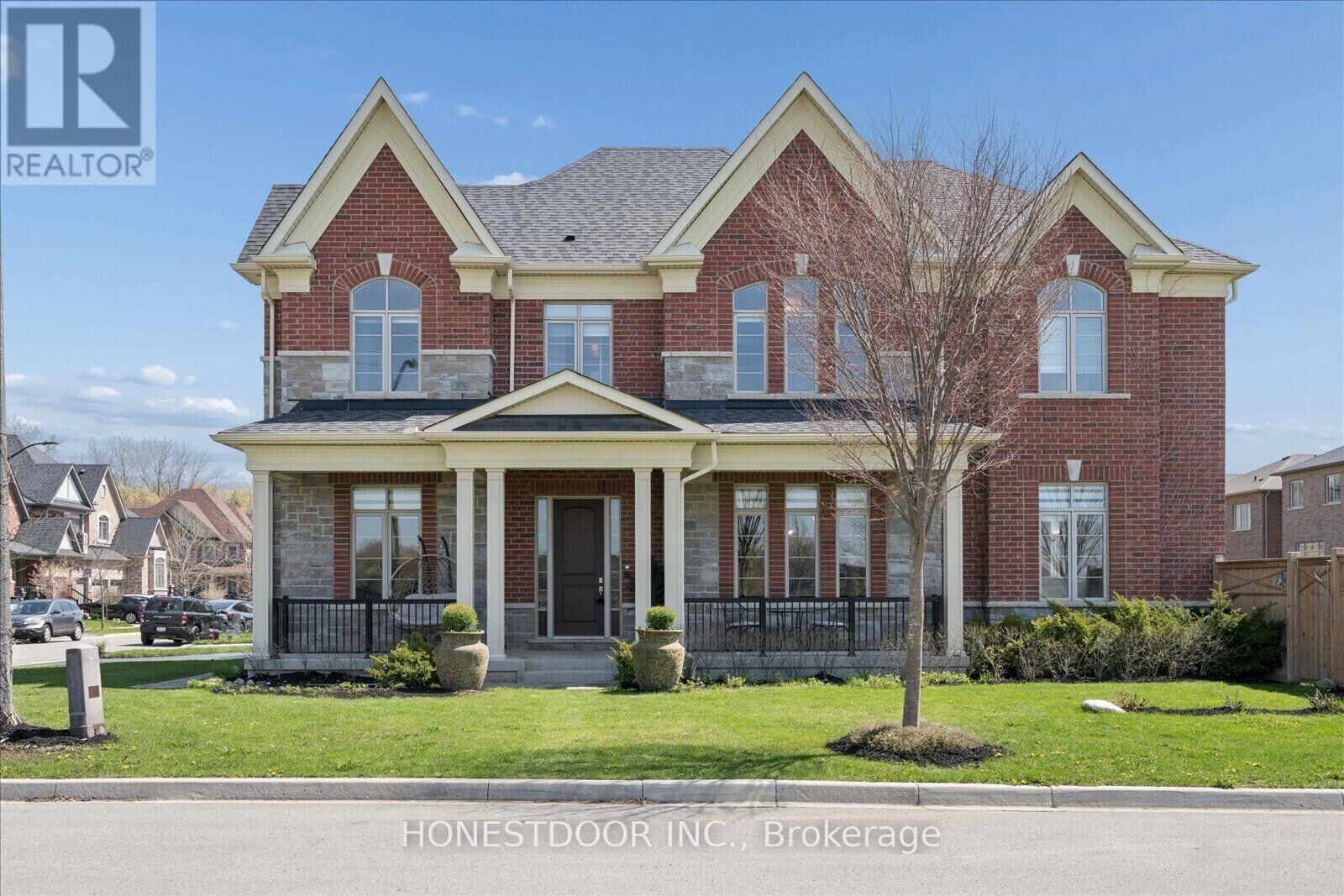 Property Photo:  5 Blenheim Circle  ON L1P 0E3 
