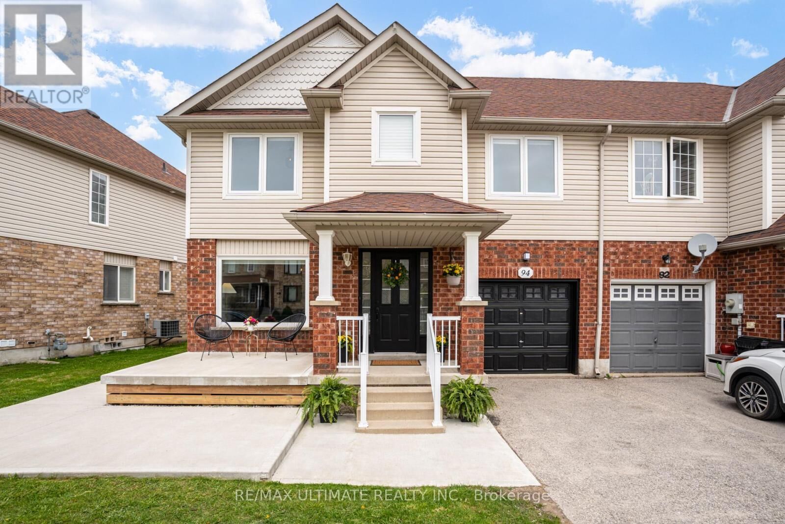 Property Photo:  94 Thrushwood Drive  ON L4N 0Z1 