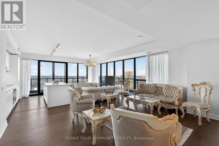 Property Photo:  33 Frederick Todd Way 1305  ON M4G 0C9 