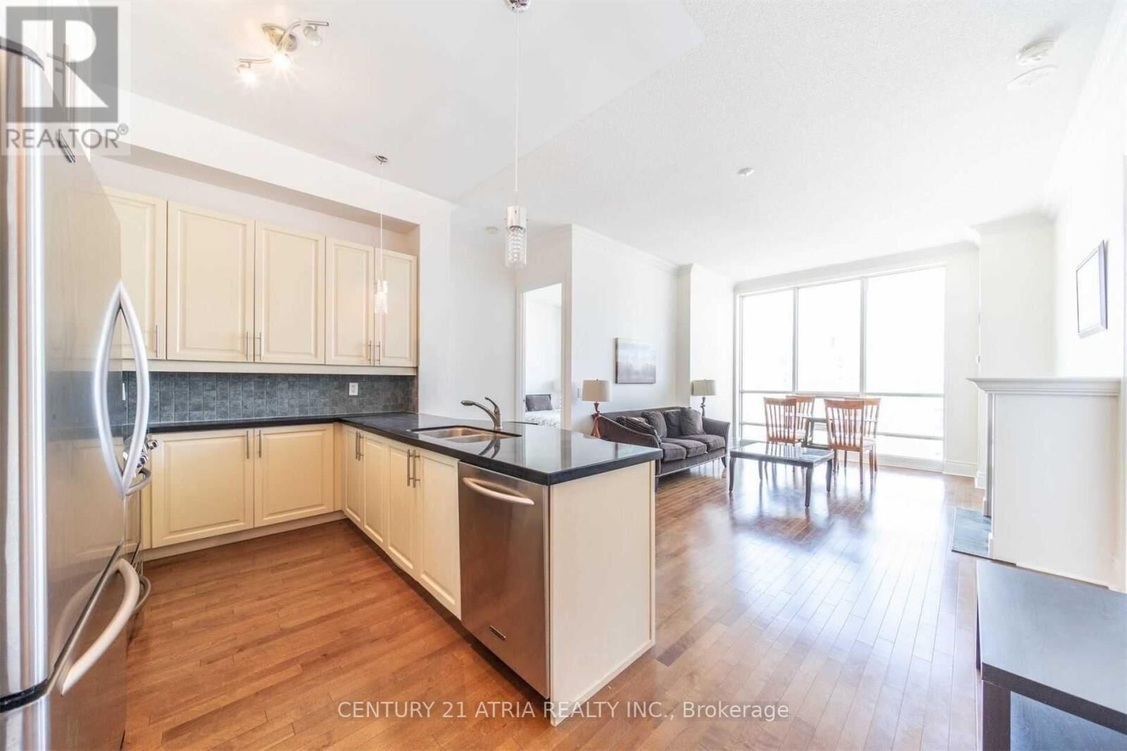 Property Photo:  763 Bay Street Ph01  ON M5G 2R3 