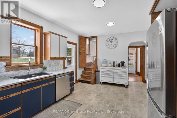 Property Photo:  131 2nd Avenue Southwest  ON N0G 1L0 
