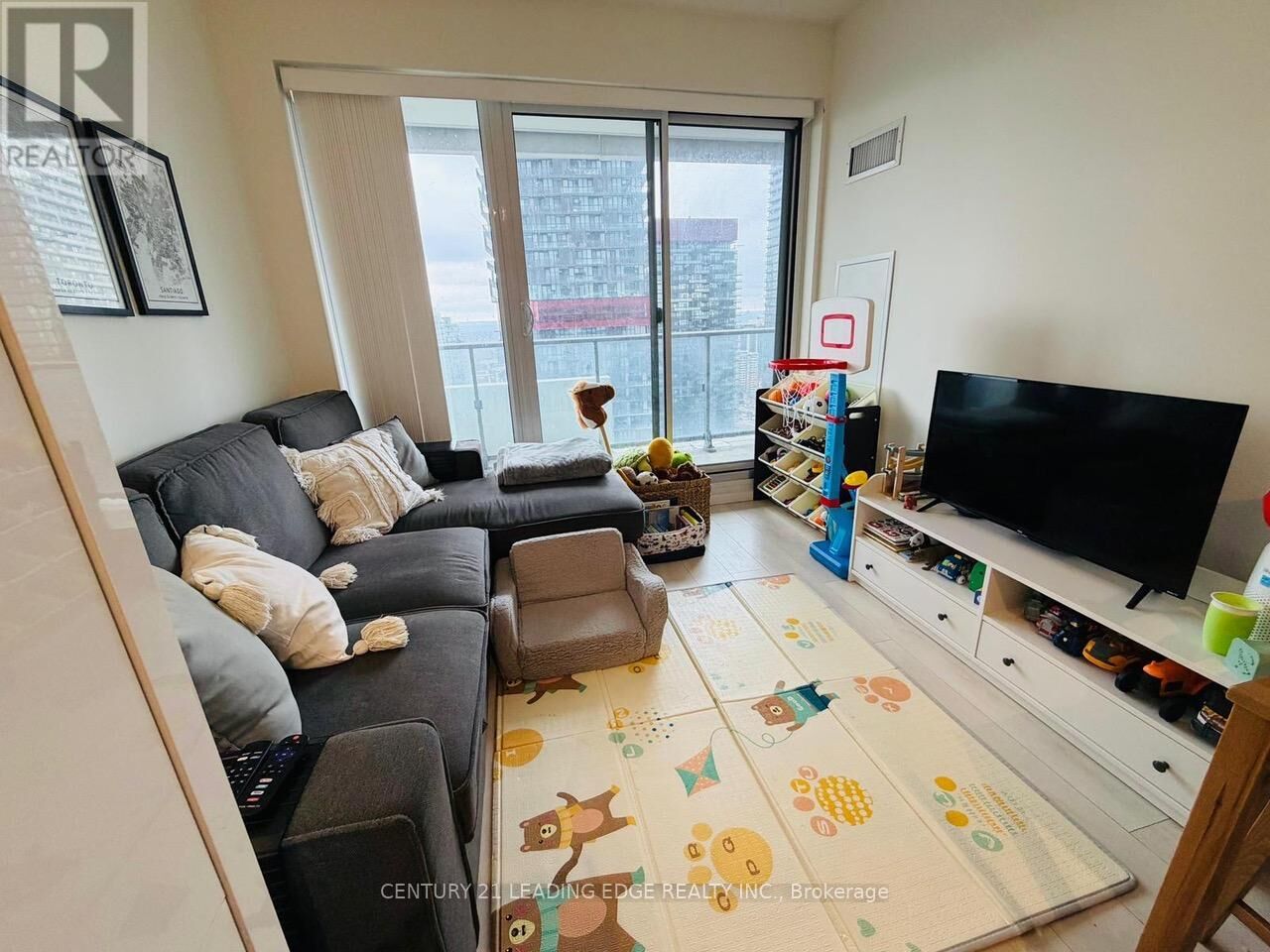 Property Photo:  2221 Yonge Street 2810  ON M4S 2B5 