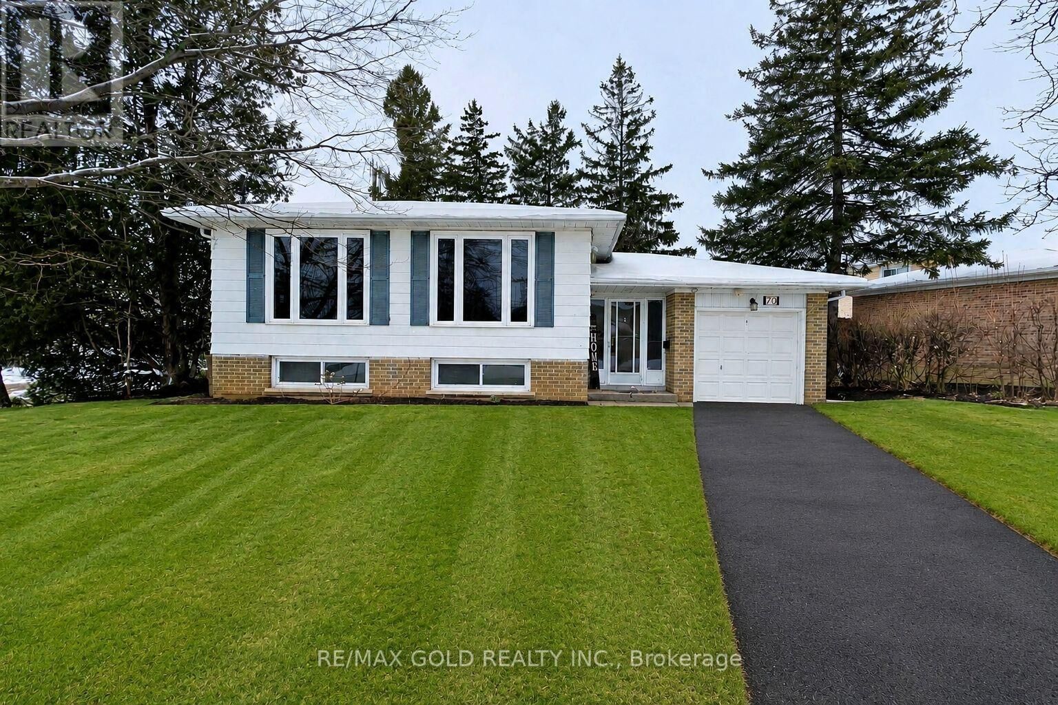 Property Photo:  70 Greystone Crescent  ON L7G 1G9 