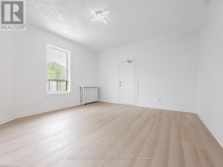 Property Photo:  1 Bellwoods Park 2  ON M6J 1S4 