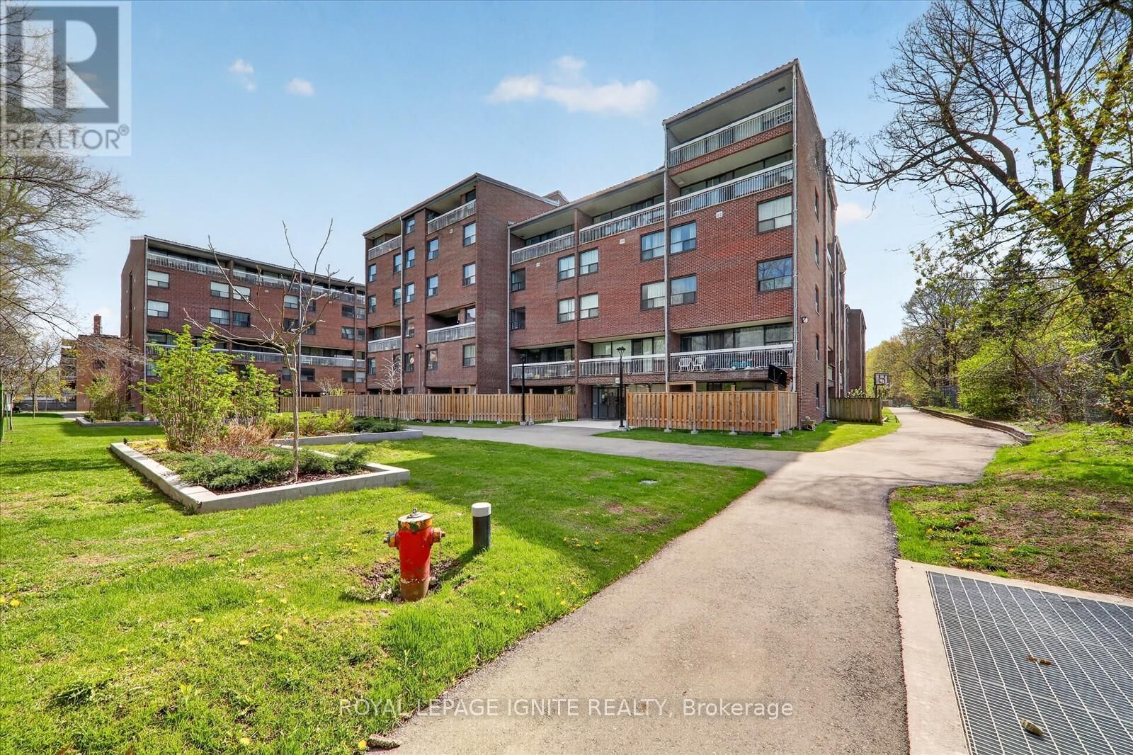 Property Photo:  4064 Lawrence Avenue East 602  ON M1E 4V6 