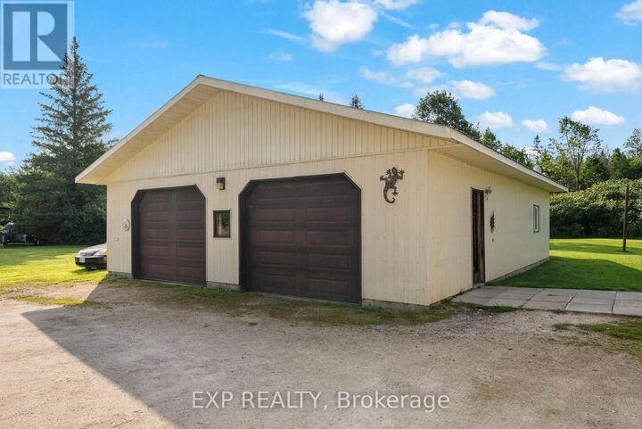 Property Photo:  2427 Lochwinnoch Road  ON K7V 3Z4 