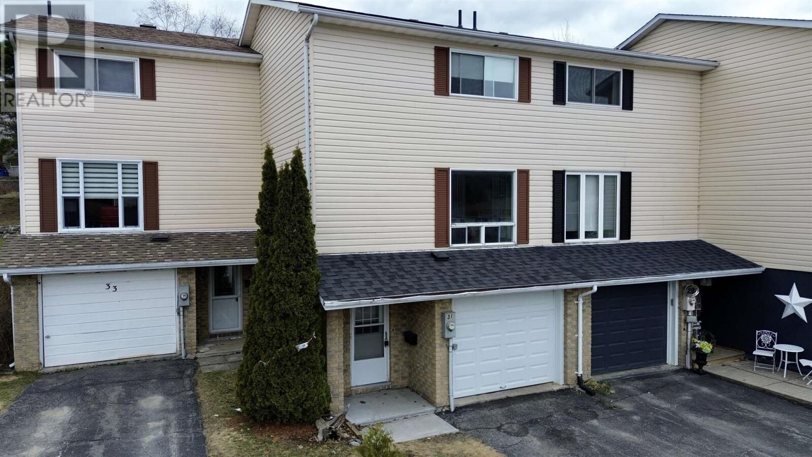 Property Photo:  31 Forest Pl  ON P5A 3C5 
