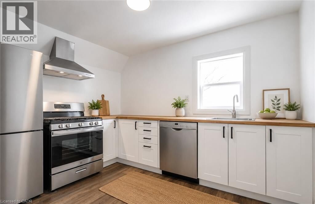 Property Photo:  198 Sherman Avenue North 2  ON L8L 6M9 