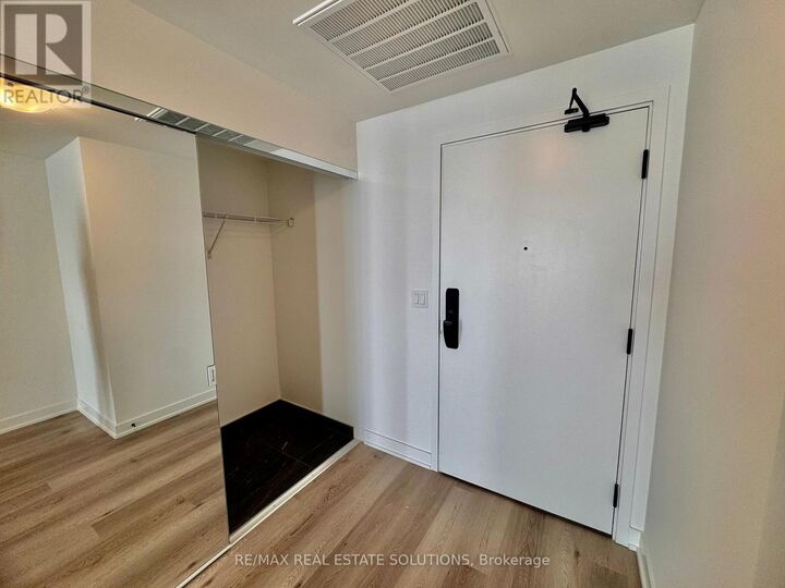 Property Photo:  2075 Lakeshore Road 905  ON L7R 1E2 