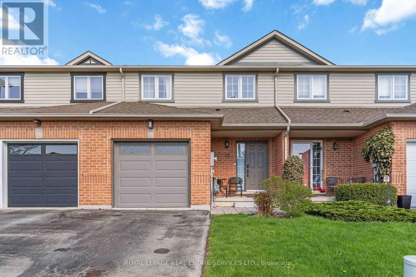 Property Photo:  13 Newell Court  ON L9H 7N3 
