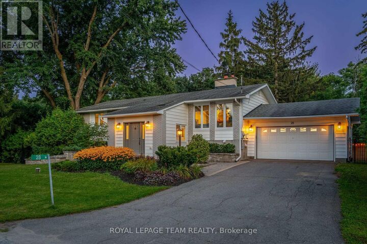 Property Photo:  28 Maplehill Way  ON K2C 3H1 