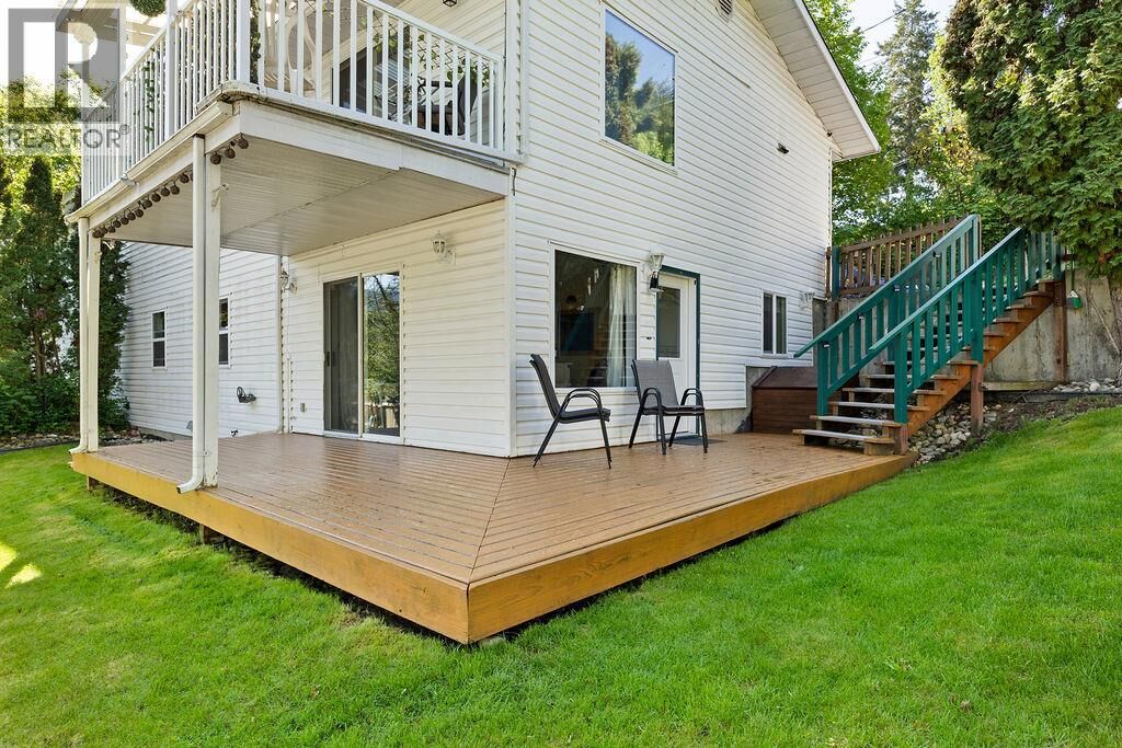 Property Photo:  167 Cliffview Drive 4  BC V4Y 4C1 