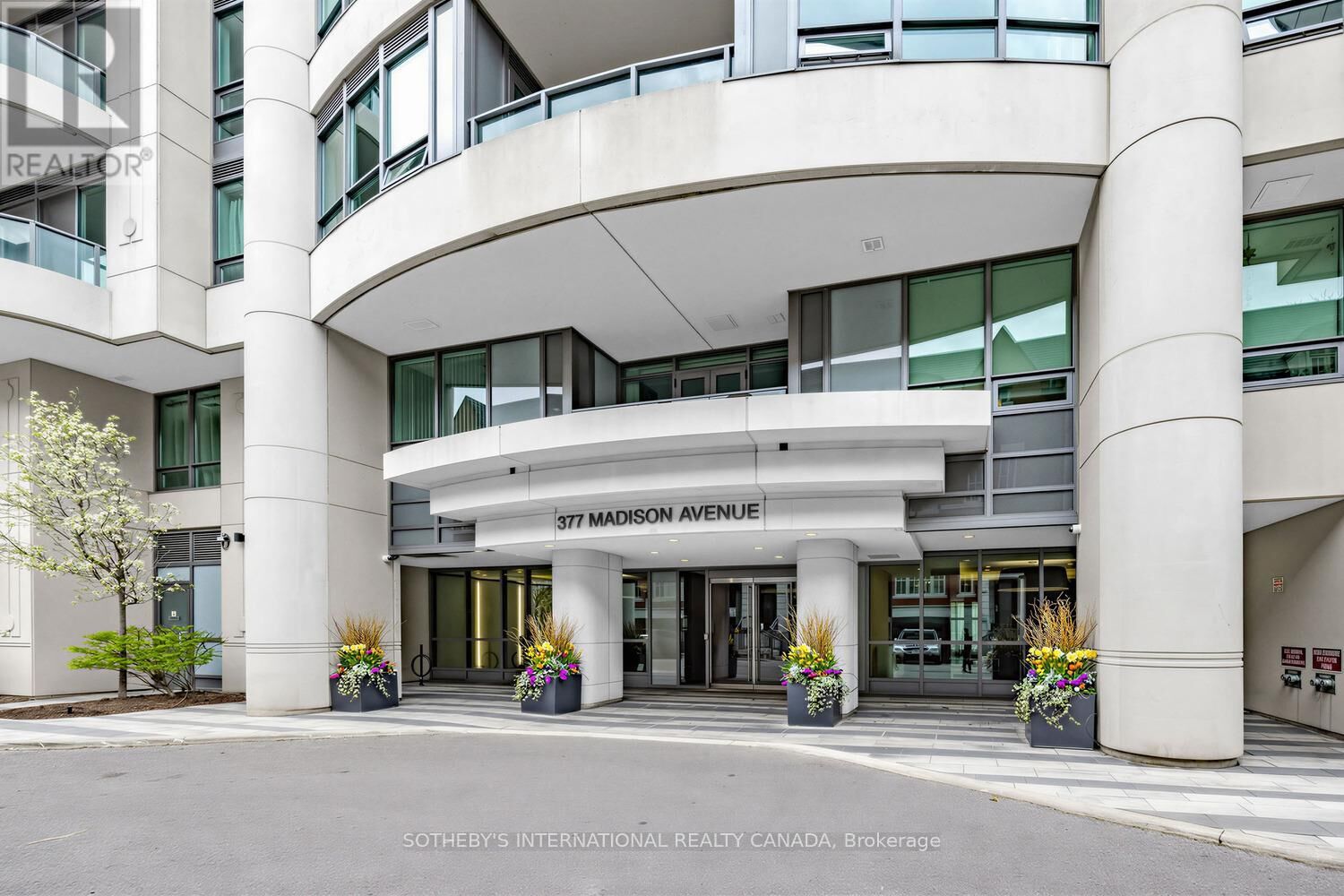 Property Photo:  377 Madison Avenue 714  ON M4V 2W7 
