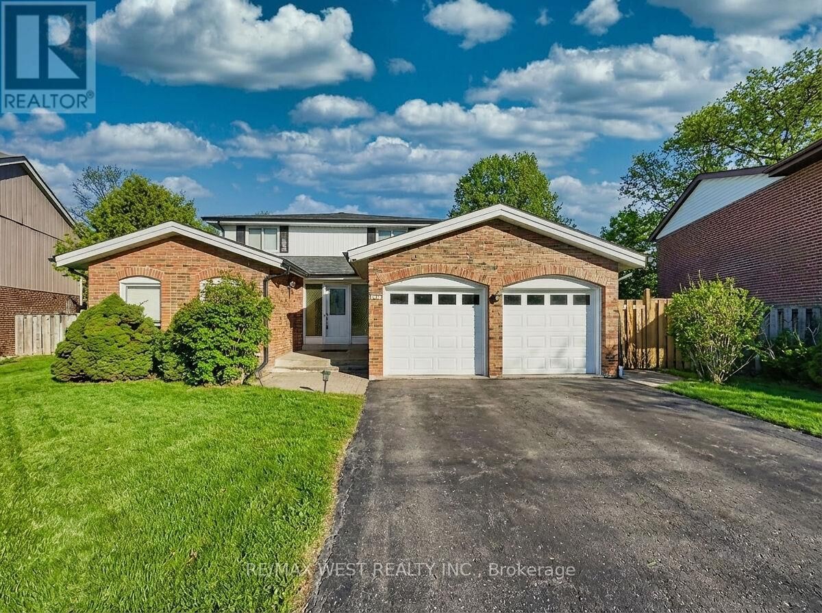 Property Photo:  20 Foxwood Grove  ON M1W 1V2 